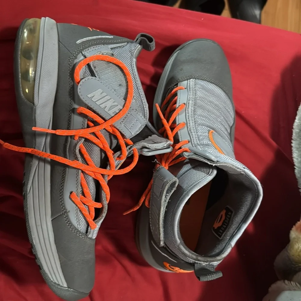 Nike men’s grey 8.5 - Picture 2 of 3